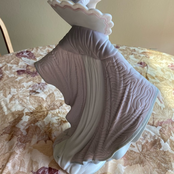 RETIRED 1998 ‘QUIONE LLADRO’ PORCELAIN FIGURINE-Item# 01016284 - Picture 9 of 15
